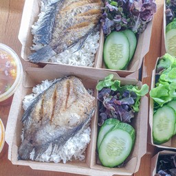 ข้าวปลาสลิดทอด + แกงส้ม