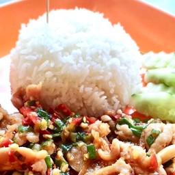 ผัดพริกเกลือราดข้าว