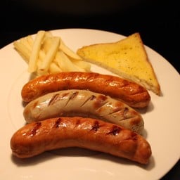 ไส้กรอก 3 สหาย