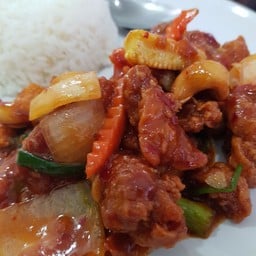 ข้าวราดไก่ผัดเม็ดมะม่วง