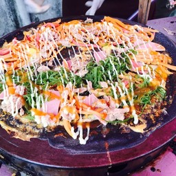 ยำสาหร่าย ไส้กรอก แฮม ปูอัด