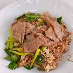 เส้นหมี่ผัดซือิ๊วใส่ไข่