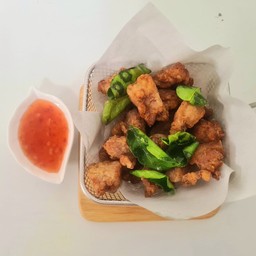 คอหมูทอดน้ำปลา