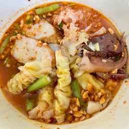 เกี๊ยวหมู เย็นตาโฟต้มยำ