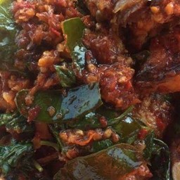 พริกแกงปลาดุกทอดเปนกับ