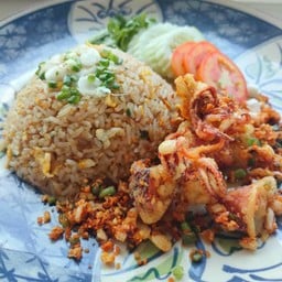 ข้าวผัดปลาหมึกไข่คั่วพริกเกลือ (size L)