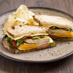 Pesto club sandwich