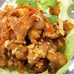 หมูทอดกระเทียมเปนกับ