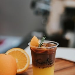 Five Two One Cafe & Bakery วัฒนา