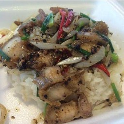 พริกไทดำหมูกรอบราดข้าว
