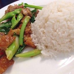 คะน้าหมูกรอบ