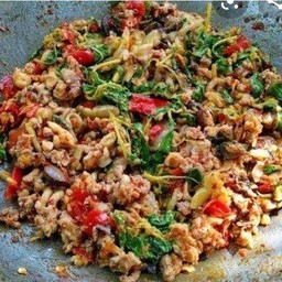 กระเพรากบสับเปนกับ