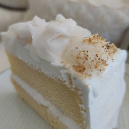 เค้กมะพร้าวอ่อน นุ่มๆ ฉ่ำๆ หวานอ่อนๆ หอมครีมสด ละมันสุดๆ