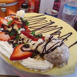 เครปเย็น เม็ดช็อกชิพ อัลมอนด์ เยลลี่ สตอเบอรี่สด ไอศกรีมคุ้กกี้&ครีม
