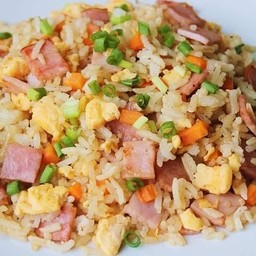 ข้าวผัดไส้กรอก