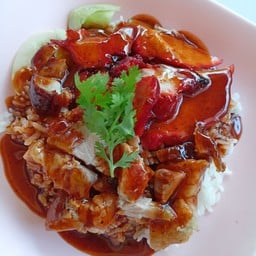 ข้าวหมูแดงหมูกรอบ