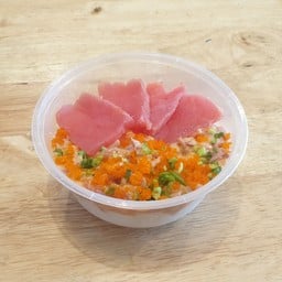 ข้าวหน้าทูน่าแซลมอนสับสไปรซี่