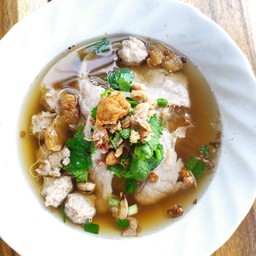 ก๋วยเตี๋ยวหมูน้ำใส (หมู+ลูกชิ้น)