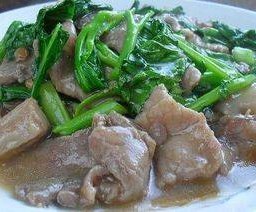 ราดหน้ายอดผัก หมูหมัก