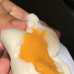 ซาลาเปาลาวาไข่เค็ม