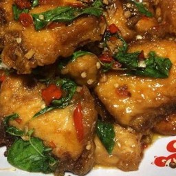 กระเพราปลากะพง