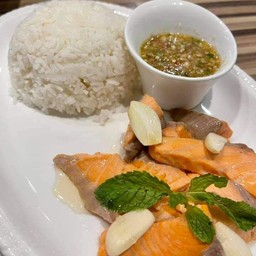 ข้าวแซลมอนลวกจิ้มซีฟู๊ดมะนาวสด