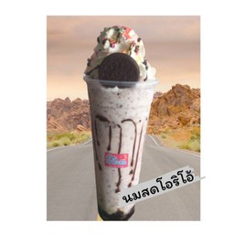 นมสดโอริโอ้ปั่นแก้วยีราฟ