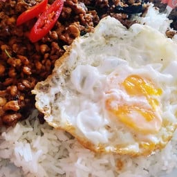 กระเพราถาดบ้านคุณแม่