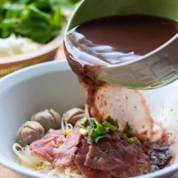ก๋วยเตี๋ยวเรือธารทิพย์