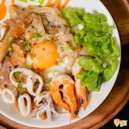 คั่วไก่ไข่ลาวา MEET&EAT