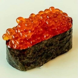 Ikura Sushi (ไข่ปลาแซลมอนซูชิ)