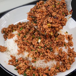 ข้าว หมูสับผัดพริกป่น