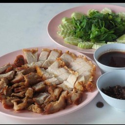 หมูกรอบสับชุด+ชุดผัก+พริกเผา