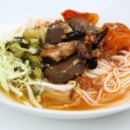 ขนมจีนบ้านหนึ่งนัน & ปังปิ้งตัวกลม