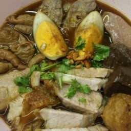 ก๋วยจั๊บน้ำข้นเจ้าเก่าหอนาฬิกาท่าน้ำนนท์ สาขา2 จรัญ37