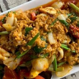 ปูนิ่มผัดผงกระหรี่