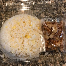 ข้าวผัดกระเทียมกากหมู