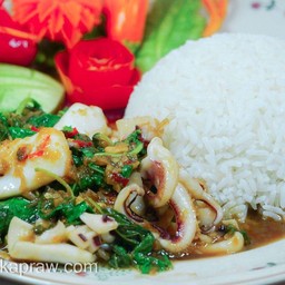 กะเพราหมูสับปลาหมึก+ไข่ดาว ราดข้าว