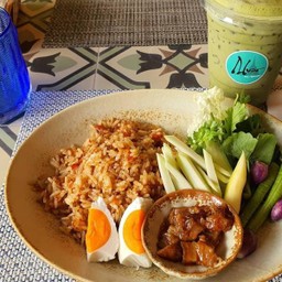ข้าวผัดน้ำพริกลงเรือ