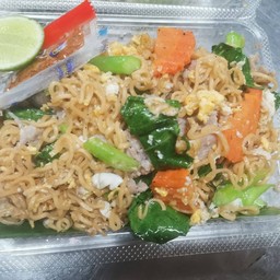 มาม่าผัด(หมูสับ,หมูชิ้น,ไก่)