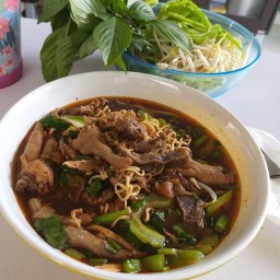 ก๋วยเตี๋ยวไก่มะระ(ตลาดท่าอิฐ ข้างอู่18)