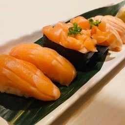 ซูชิ เเซลมอน เซ็ต พร้อม ซุปมิโสะ กระดูกปลา