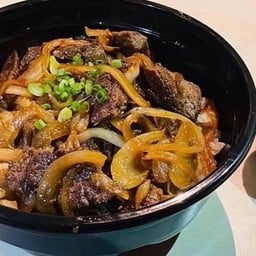 ข้าวหน้าเนื้อผัดซอส