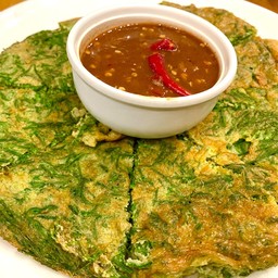 ไข่เจียวชะอม + น้ำพริกกะปิ