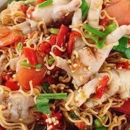 ตำซั่วมาม่าตีนไก่