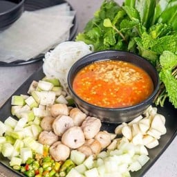 ศิรดา ก๋วยเตี๋ยวลุยสวน แหนมเนือง