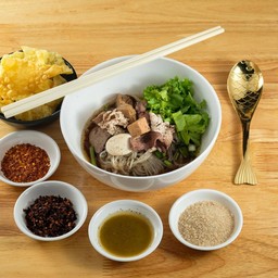ก๊วยเตี๋ยวหมูตุ๋นรวม พิเศษ