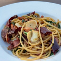 สปาเก็ตตี้เบคอนพริกแห้ง