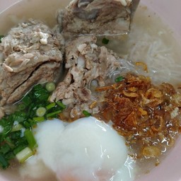 ก๋วยจั๊บกระดูกไข่ลวก