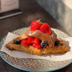 ช็อกโกแลตนูเทลล่าผลไม้สด  Croissant Max Set